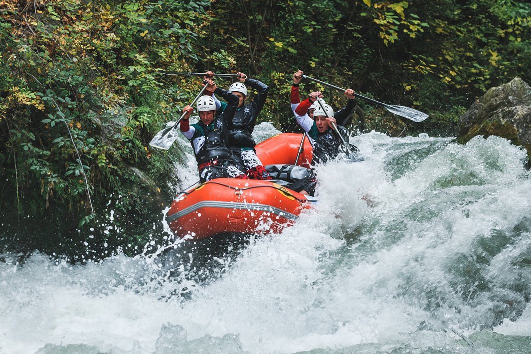 
 Paddles up if you're having fun!  Nera River, Terni (IT) Big thanks Rafting Ma ...
