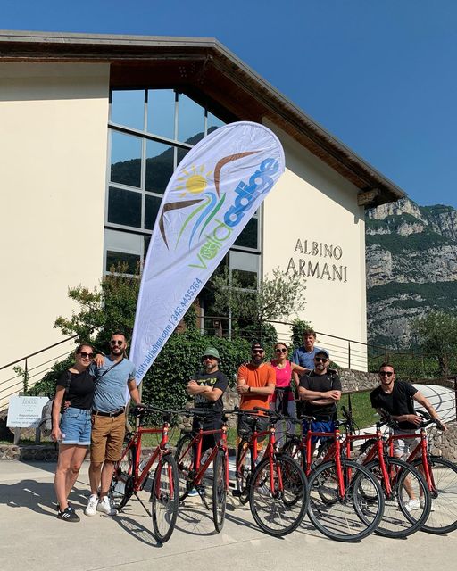 Oggi biciclettata tra i preziosi vigneti della cantina Albino Armani e i meravig...