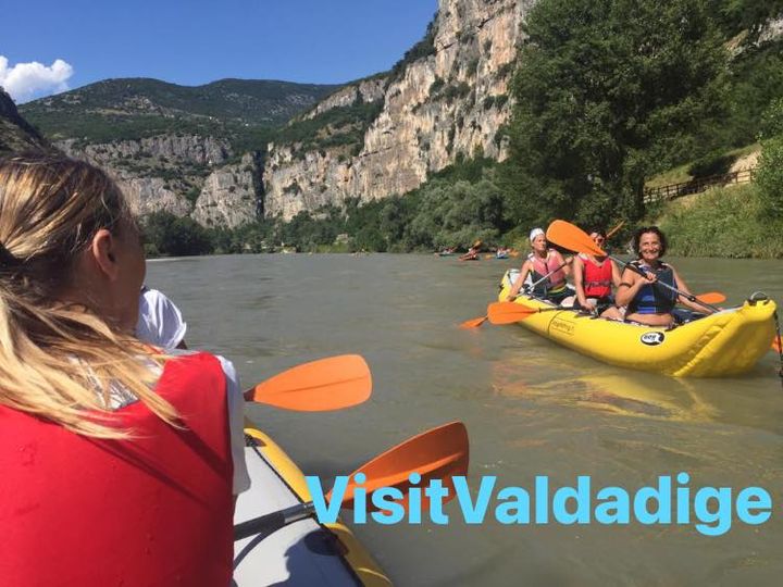 Prova l'emozione unica di percorrere in canoa il canyon della Chiusa di Ceraino!...